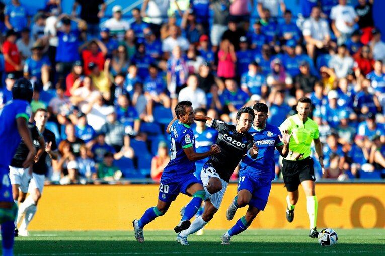 久保建英は「シルバらと共存・連動」が今のソシエダで最適解か　マンU戦勝利から中2日→“トップ下で迷った”古巣戦を撮って気づいたこと(39)