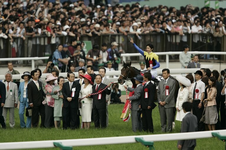 ディープインパクトが圧勝した2005年のダービー　©Takuya Sugiyama