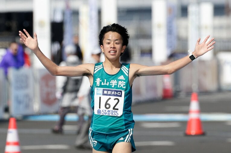 2025年は例年にもまして忘れがたき名ランナーが数多く引退する。どんなランナーたちがシューズを脱ぐのだろうか？　写真は青学大〜GMOインターネットグループで引退を表明した下田裕太の学生時代 ／ photograph by Atsushi Hashimoto