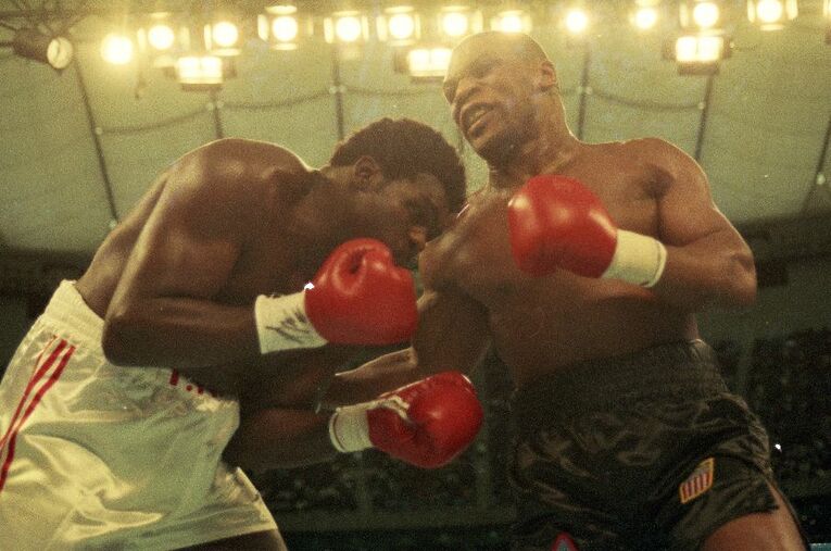 1988年03月21日、東京ドームで行われた世界ヘビー級タイトルマッチ「マイク・タイソン対トニー・タッブス」。2回KOでタイソンが勝利した ／ photograph by Sankei Shimbun