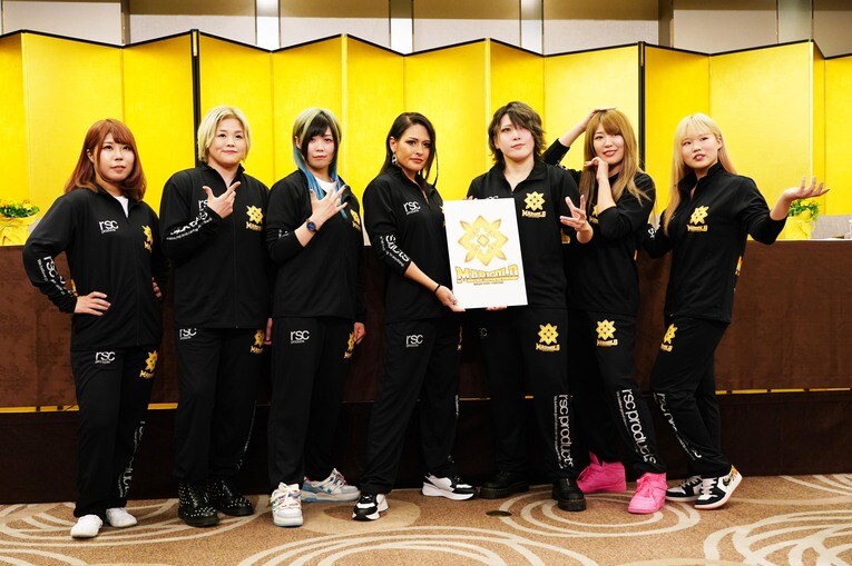 左から、石川奈青、高橋奈七永、MIRAI、ジュリア、林下詩美、桜井麻衣、ビクトリア弓月　©Essei Hara