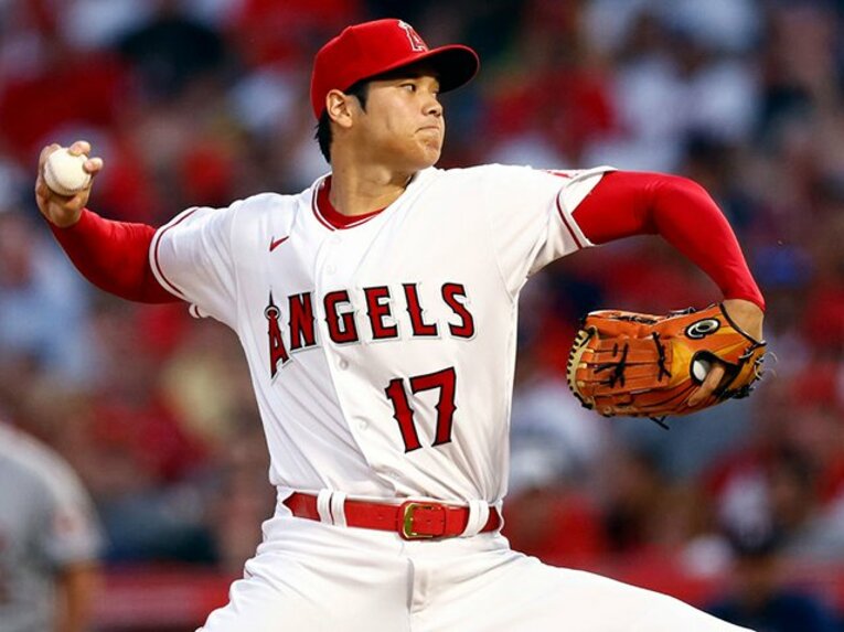 開幕投手を務めた大谷翔平。4回途中1失点、9奪三振の内容で、降板後にも打席に立った ／ photograph by Getty Images