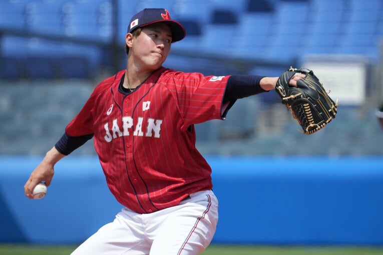 カープの森下暢仁は明大2020年卒。2019年ドラフト1位。昨年の東京五輪では決勝アメリカ戦で先発し金メダルに貢献　©JMPA