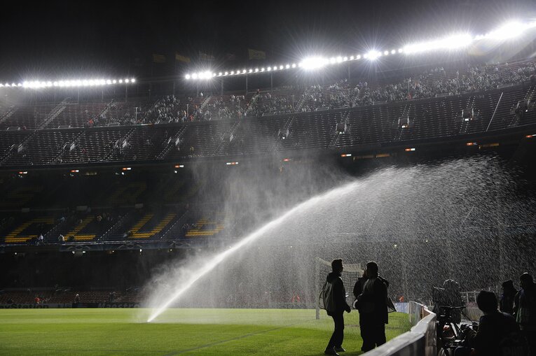 カンプノウのピッチは「本当に硬い」のだという　©Takuya Sugiyama