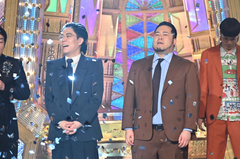 史上初のM-1連覇を果たした令和ロマン。優勝決定後にホッとした表情を見せた ／ photograph by M-1グランプリ事務局