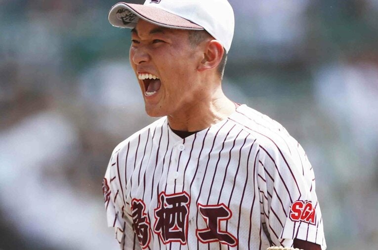 1回戦で6回から延長12回までをロングリリーフした1年生投手の松延響。兄の晶音（あぎと）は4番で捕手を務める ／ photograph by JIJI PRESS