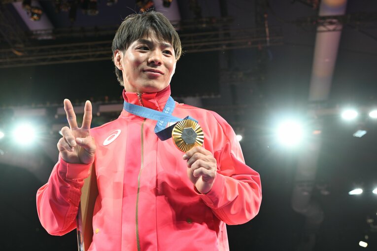 メダルを授与され穏やかな表情を浮かべた阿部　©Naoya Sanuki/JMPA