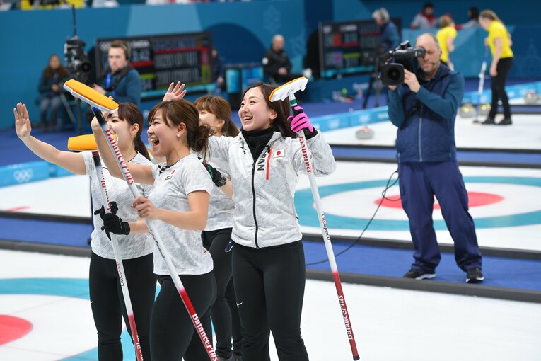 歓喜にわくロコ・ソラーレの面々　©JMPA