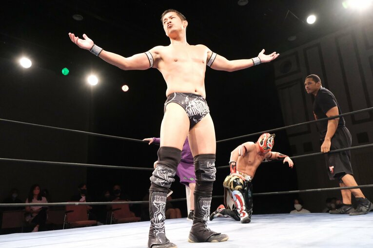 〈米軍基地で試合も〉沖縄唯一のプロレス団体『琉球ドラゴンプロレス』って何？ リングネームはグルクンマスク、首里ジョーなど(35)