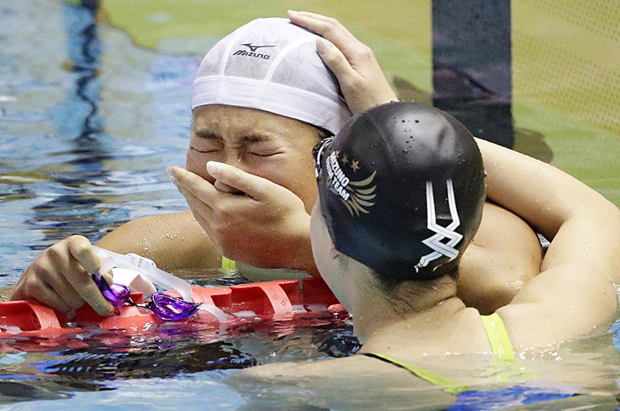 努力は必ず報われる 池江璃花子 復活優勝 五輪内定 15歳だった 5年前の4月4日 も鮮烈な泳ぎで涙があふれた 競泳 Number Web ナンバー