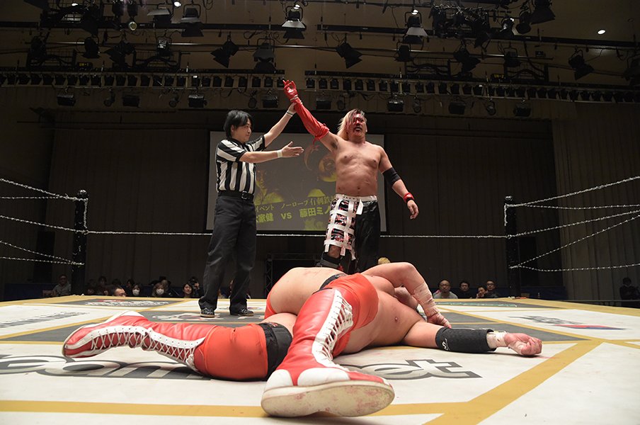 弱小団体ガンプロ、後楽園再進出!立役者となった“場末のMr.プロレス”。<Number Web> photograph by DDT Pro-Wrestling