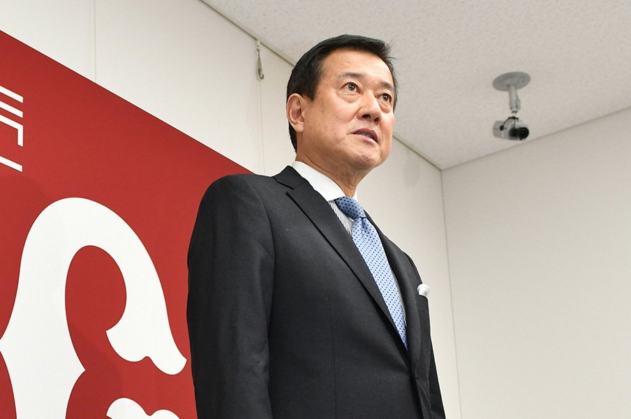 巨人「DH制」提案をセ他球団が拒否したワケ 「北風と太陽のように絶対に脱がない」と“意地でも反対”も<Number Web> photograph by JIJI PRESS
