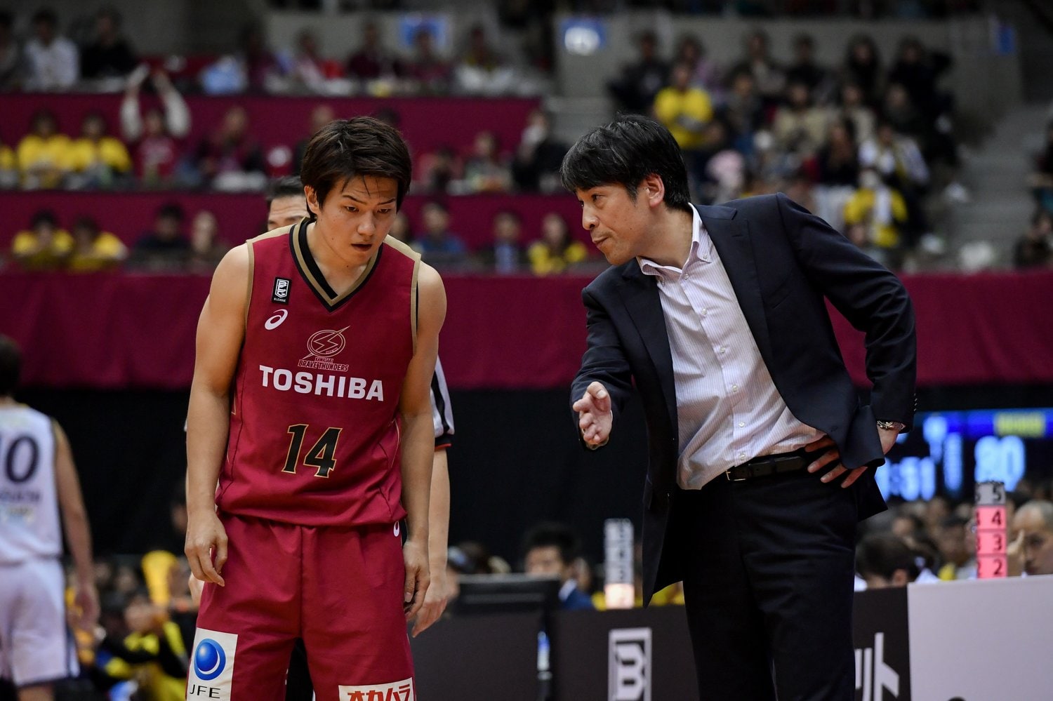 辻直人（左）と北卓也前HC (C)KAWASAKI BRAVE THUNDERS