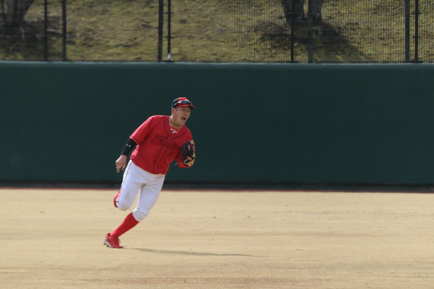 アメリカンノックを受ける小園 ©Kou Hiroo