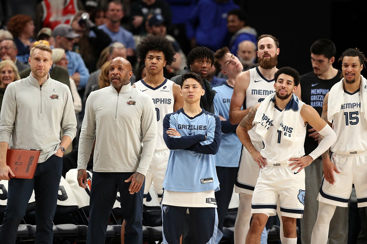 NBAではベンチに座る時間が長いが、率先してチームを盛り上げる姿が目立つ　©︎Getty Images