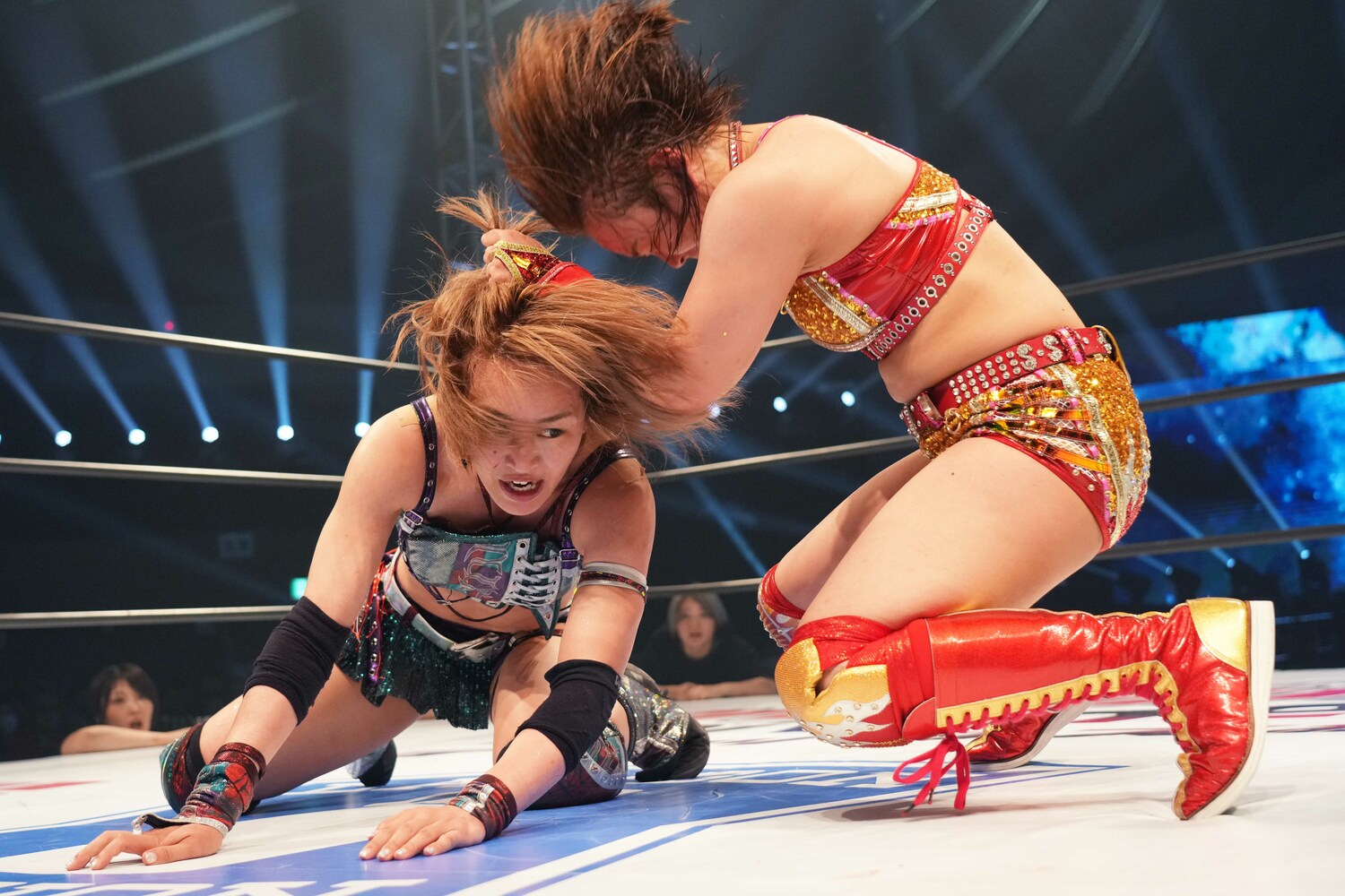 朱里に頭突きを見舞うSareee　©Essei Hara