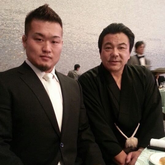 知人の結婚式で師匠と再会した緊張気味の澤田さん（本人提供）