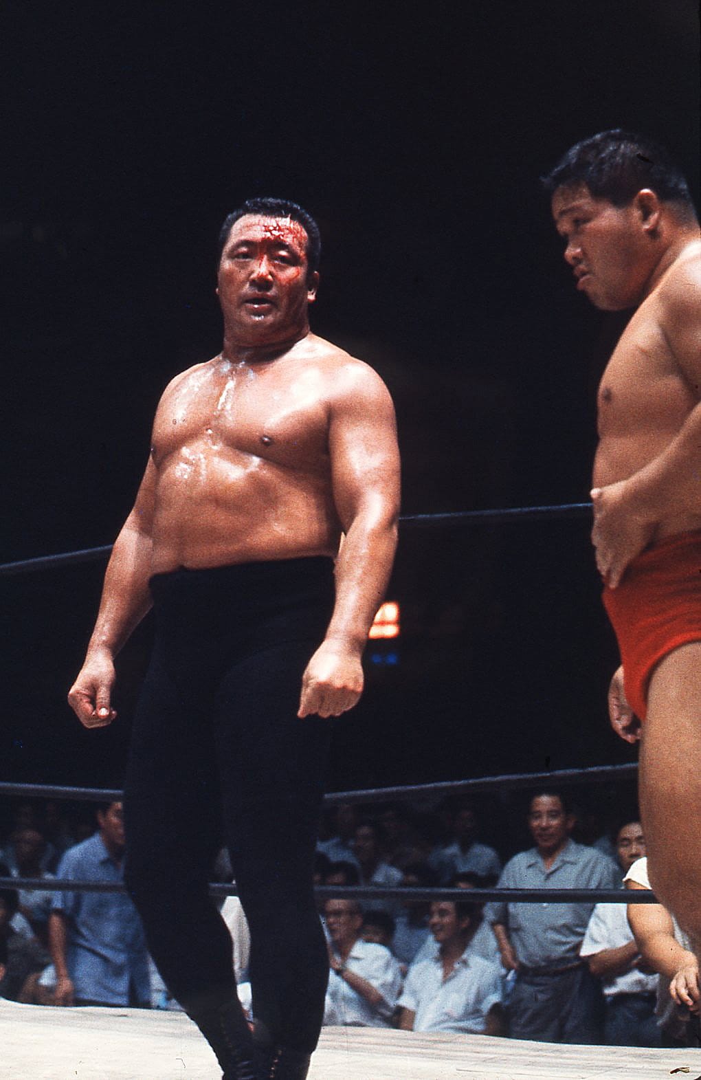 写真は1961年、力道山（右）とタッグを組んでいた頃　©AFLO
