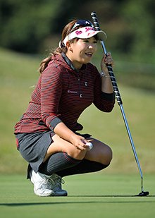 Yumiko Yoshida
1987年4月28日、神奈川県生まれ。関東ジュニア優勝などを経て、'09年、プロテストにトップ合格。今年、NEC軽井沢72にてツアー初優勝。164cm、62kg。