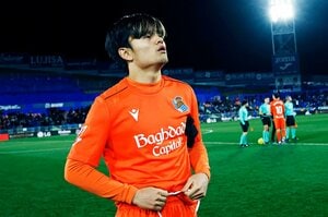 「バモーース！！」久保建英“劇的アシスト”に味方GKが敵陣ゴール付近まで…仲間は絶叫、新監督からハグ「ガッツと勝利の欲求」が窮地ソシエダを救う