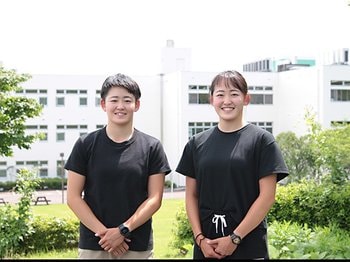 ゴルフ界期待の新星ツインズ・岩井姉妹が歩んだ“プロ合格”までの長い道のり…「おめでとうメールは100件ずつぐらい、全部返しました」＜Number Web＞ photograph by Musashigaoka College