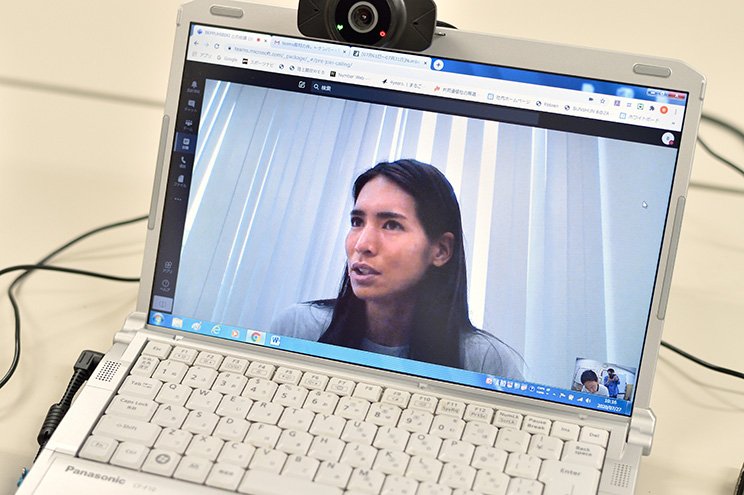 リモート取材を受ける内藤選手。自粛期間中は自宅でトレーニングを続けていたという。