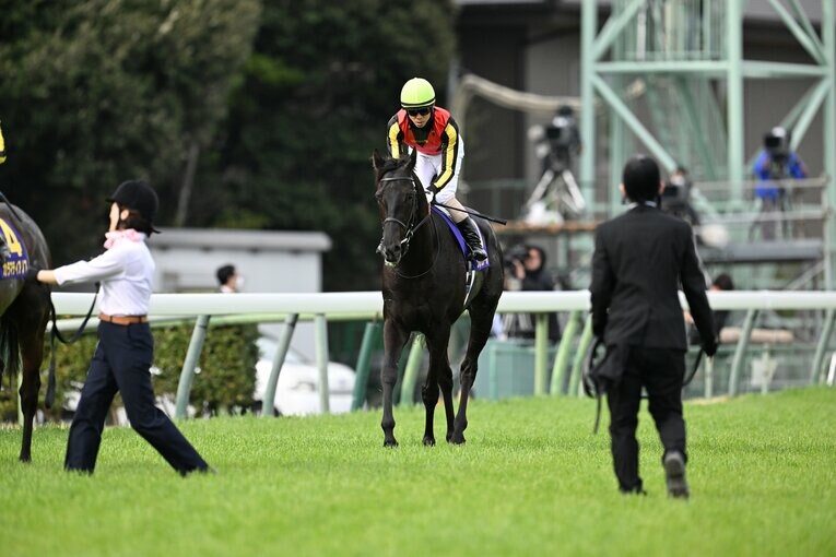 2着に敗れたクロワデュノールと北村友一。ダービーでの逆襲を誓う　©Keiji Ishikawa