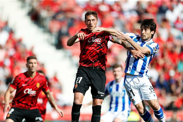 「クボは好きだよ。いつか…」古巣少年ファンが愛する久保建英21歳「マジョルカ帰還で大拍手→元戦友とハグ」を撮って感じたこと(46)