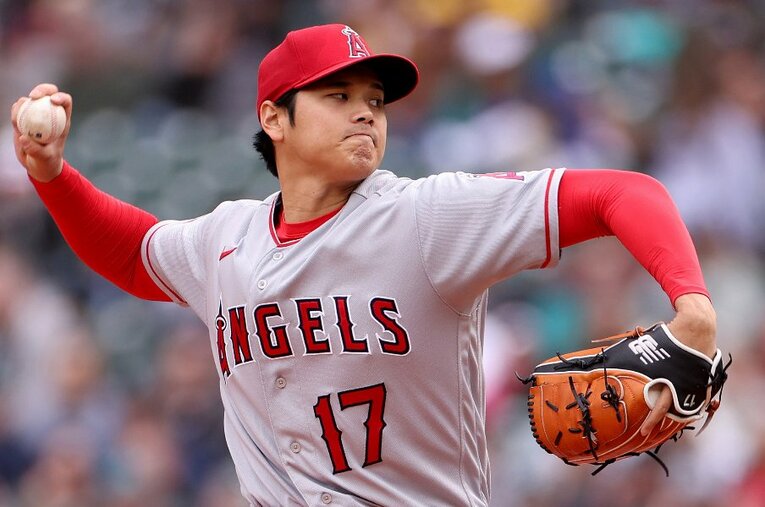 今季からニューバランスと契約した大谷翔平。グラブもニューバランスだが、高校野球対応デザインのものは日本では現状発売予定がないという ／ photograph by Getty Images