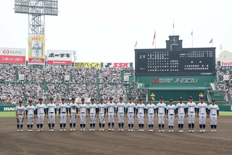 【比較写真】沖縄尚学は平均身長170cm　©JMPA