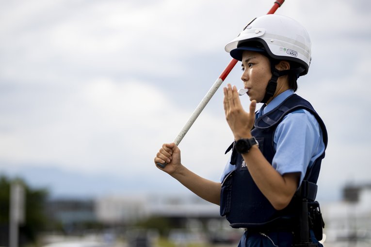 現在、秋山は山岳遭難救助隊の松本署地域課所属で、日頃は松本市内の交番に勤務する　©Sho Fujimaki