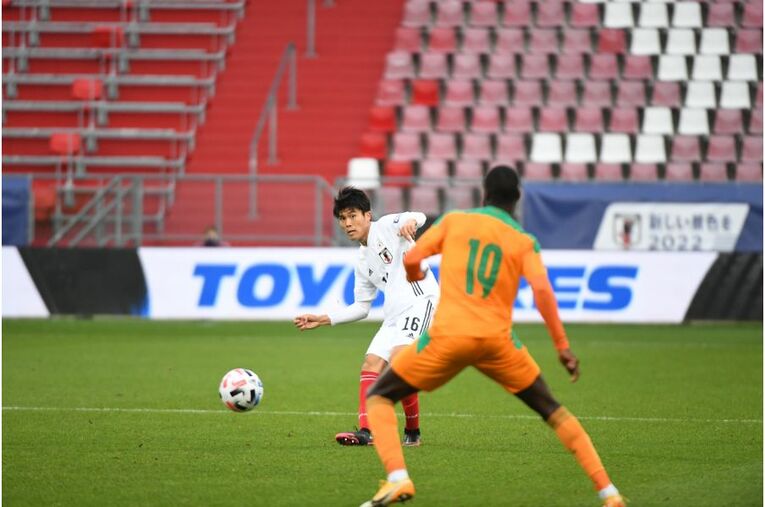 連係不足は“想定内” 19歳久保建英が森保Jで見せた「身体能力差を埋める」クレバーな技術(53) ／ photograph by JFA