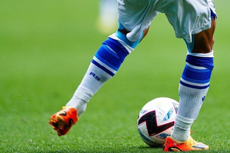 久保建英PK獲得＋シルバに絶妙アシストもドローに落胆　だが翌朝「クボ表紙の新聞」を持った地元のおじさんが…カメラマンは見た(66)