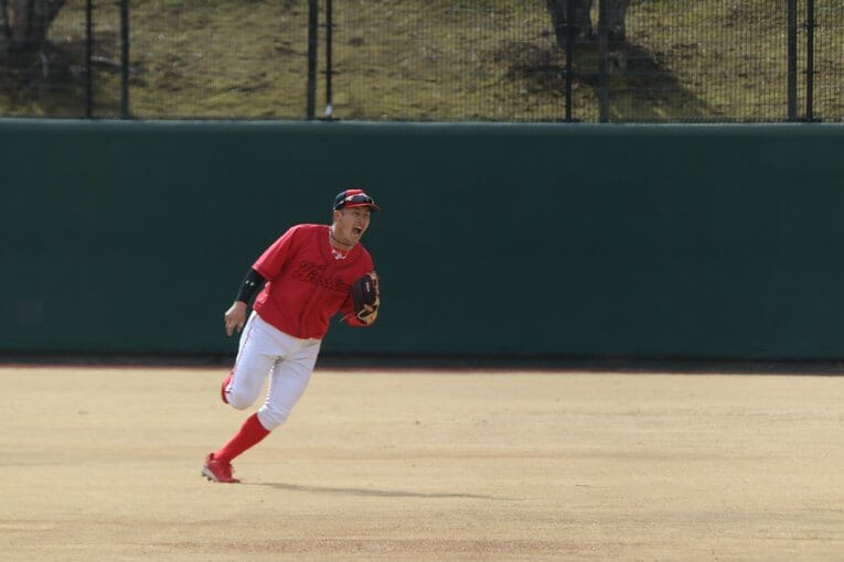 アメリカンノックを受ける小園　©Kou Hiroo