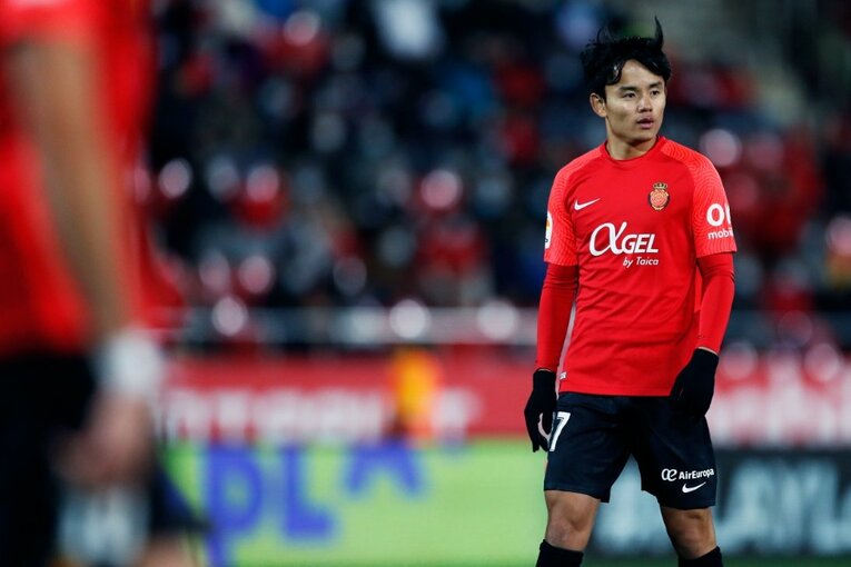 久保建英はなぜ“前節決勝点”なのに途中出場、ボールが回ってこなかったか… “試合展開と悪天候の不運”とは〈撮影者の視点〉(27)