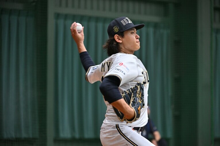 春季キャンプで投球練習する宮城　©︎Hideki Sugiyama