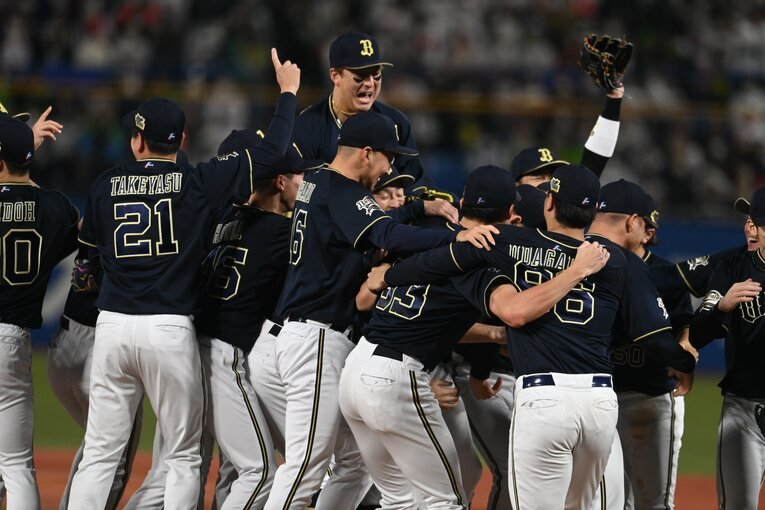 歓喜の輪に飛び込む杉本　©︎Naoya Sanuki