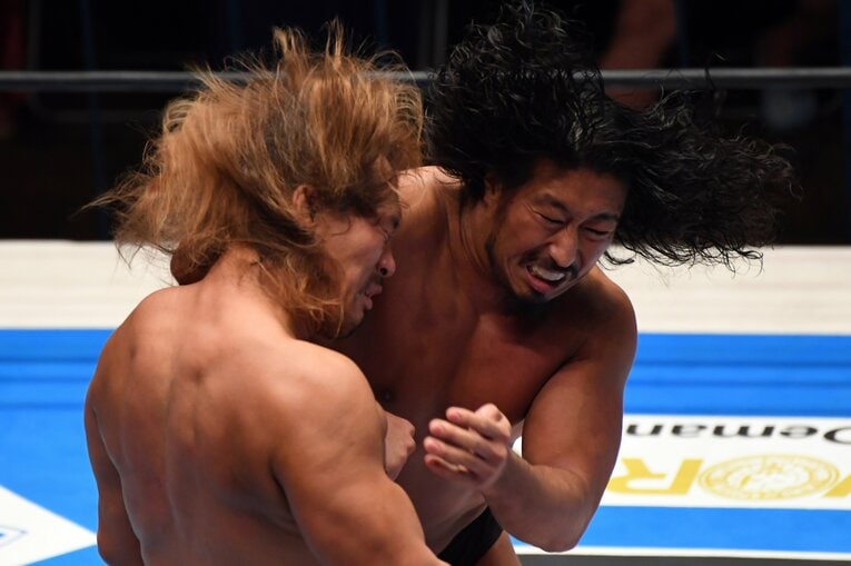 2021年8月、壮行試合で内藤哲也にエルボーをぶち込む辻陽太　©Masashi Hara