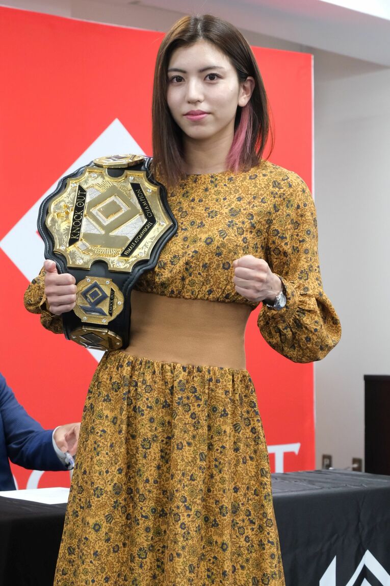 カード発表会見にて