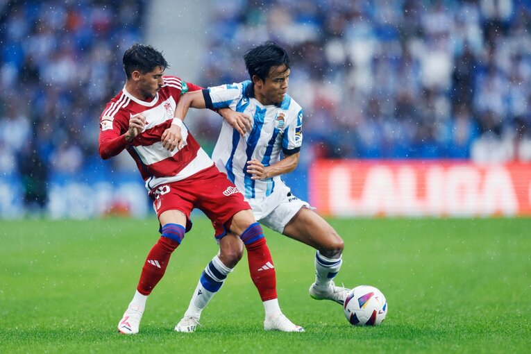 激しいマークにも高い技量で対応する　©Daisuke Nakashima