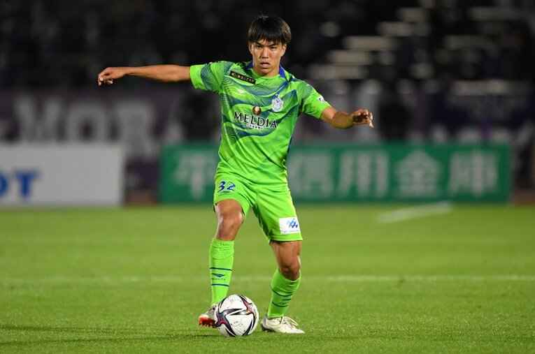 19歳という年齢を感じさせないプレーで湘南ベルマーレを牽引する田中聡。チームをJ1残留に導くことができるか ／ photograph by Getty Images