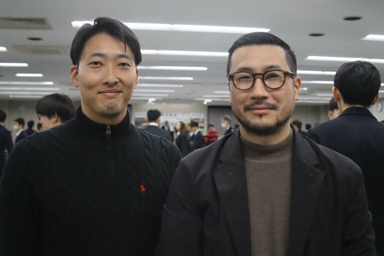 島さんと神事氏　©Kou Hiroo