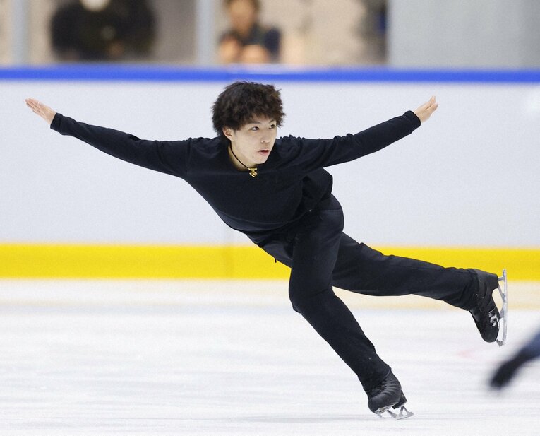 7月の全日本合宿に参加し、入念に滑りを確認する三浦