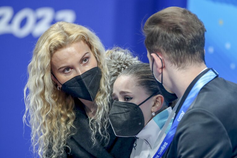 北京五輪では、ドーピング陽性反応のワリエワに加え、厳しく声を掛けるトゥトベリーゼコーチの姿も問題視された　©Getty Images