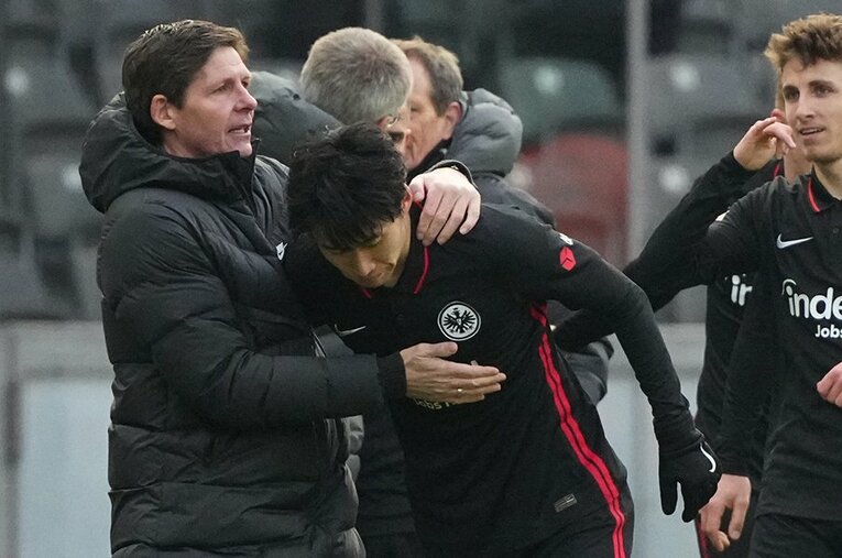 グラスナー監督と鎌田（2022年3月）　©Getty Images