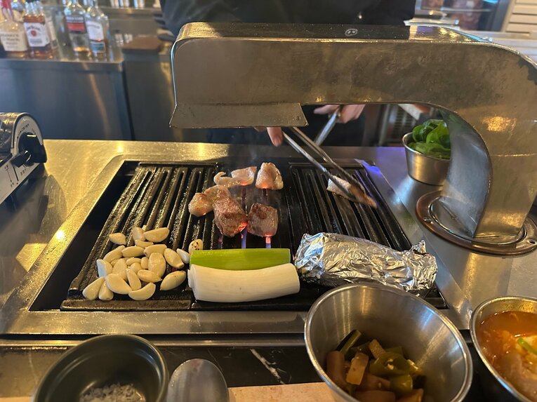 ミシュラン掲載のサムギョプサル店「クムテジ食堂」。２時間待ちだった（メールで待ち受け登録し連絡が来る）