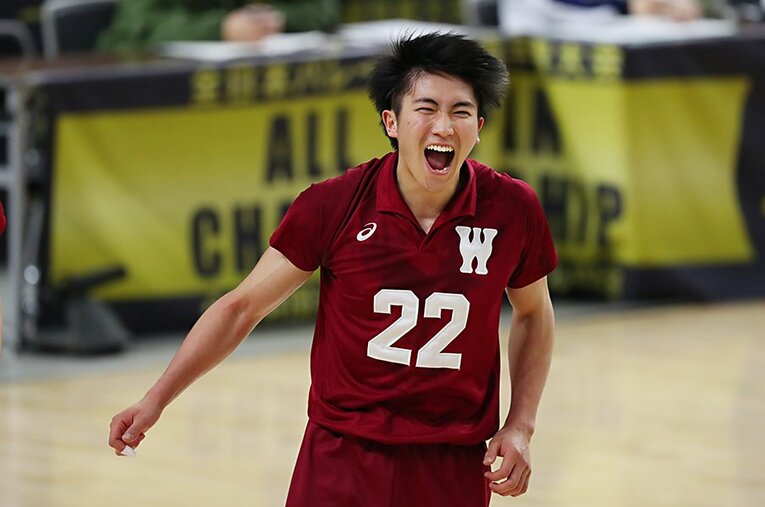 早稲田大では背番号「22」をつける水町泰杜。高校時代と比べ、高さやパワー面で進化した ／ photograph by Yohei Osada/AFLO SPORT