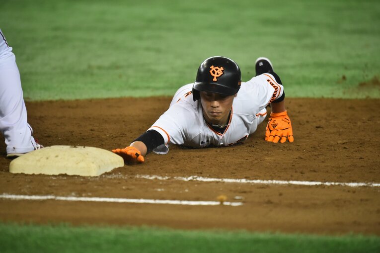 走塁に定評のあった鈴木尚広。当時、高田氏は二軍監督を務めていた　©BUNGEISHUNJU