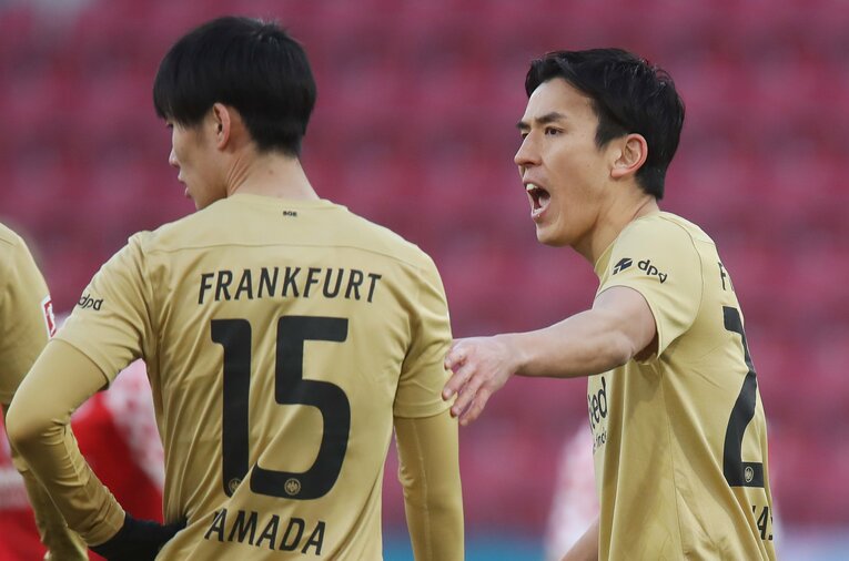 鎌田らチームメートを鼓舞する©Getty Images