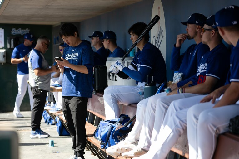 スプリングトレーニングの大谷翔平と水原一平元通訳　©︎Nanae Suzuki